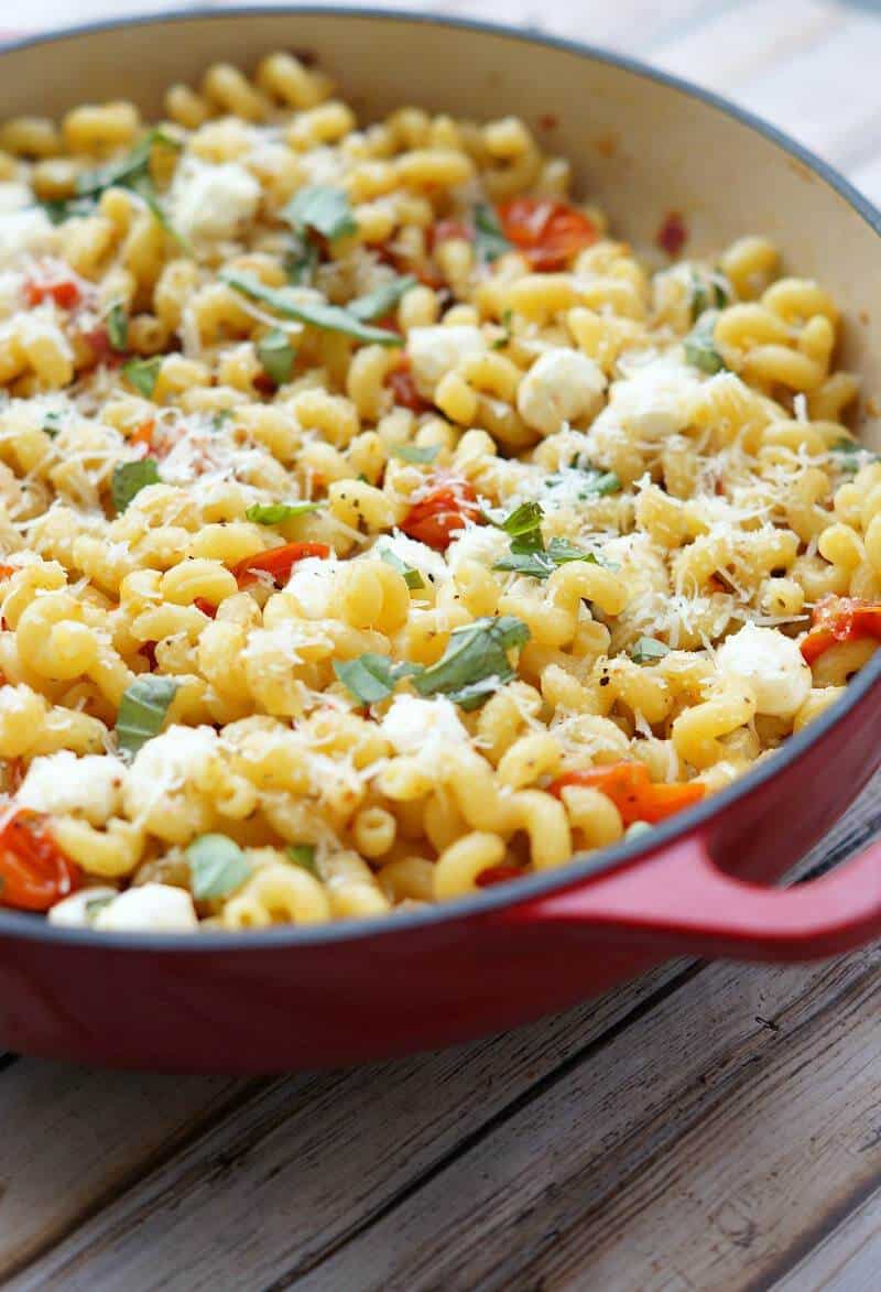 Roasted Tomato Caprese Pasta 