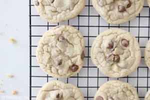 Ingredients: 1 cup butter flavored shortening 3/4 cup white sugar 3/4 cup brown sugar 2 eggs 2 teaspoons Mexican vanilla extract 2 1/4 cups all-purpose flour 1 teaspoon baking soda 1 teaspoon salt 2 cups milk chocolate chips Directions: Preheat oven to 350 degrees F (175 degrees C). Grease cookie sheets. In a large bowl, cream together the butter flavored shortening, brown sugar and white sugar until light and fluffy. Add the eggs one at a time, beating well with each addition, then stir in the vanilla .Combine the flour, baking soda and salt; gradually stir into the creamed mixture. Finally, fold in the chocolate chips. Drop by rounded spoonfuls onto the prepared cookie sheets. Bake for 8 to 10 minutes in the preheated oven, until light brown. Allow cookies to cool on baking sheet for 5 minutes before removing to a wire rack to cool completely.