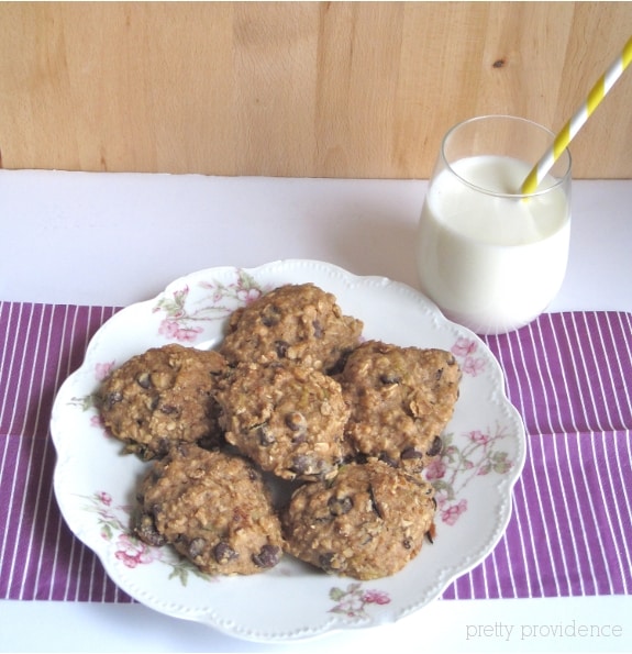 these healthy freezer breakfast cookies are packed with oatmeal, zucchini and yes, a few chocolate chips! :)