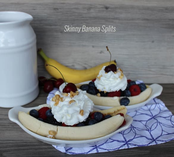 These skinny banana splits are seriously amazing! Fun way to curb that sweet tooth when you're on a diet! 