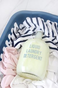 Easy DIY liquid laundry detergent! I love this stuff, and it will save you so much laundry on detergent!