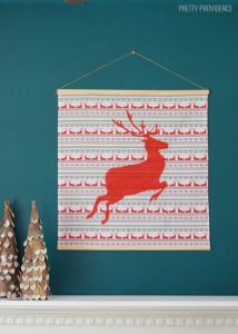 DIY Reindeer wall hanging - so EASY and CUTE! prettyprovidence.com