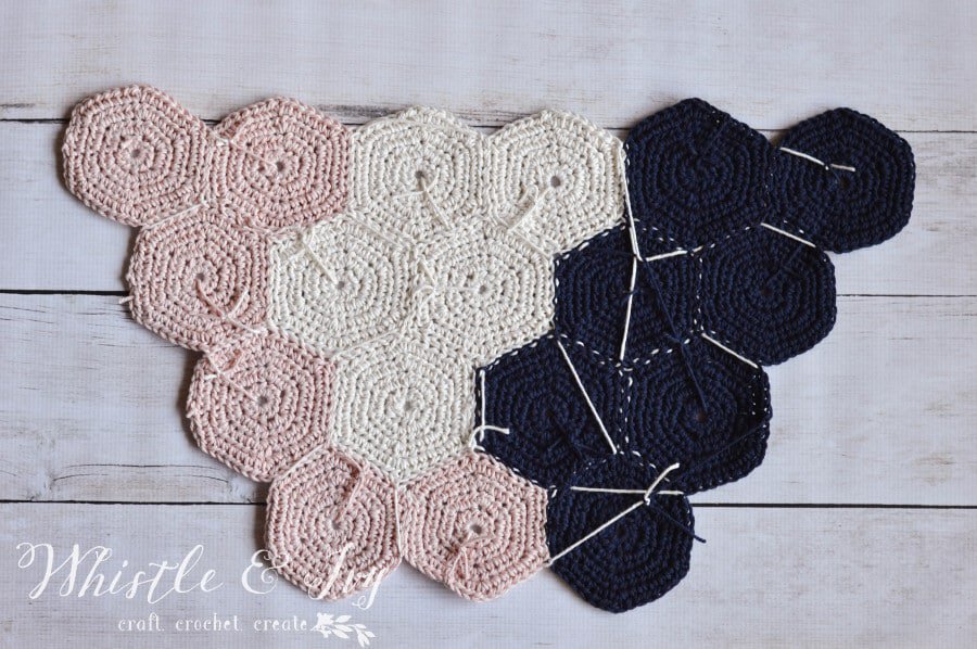 Crochet Hexagon Wall Hanging - Make this fabulous boho wall hanging with this tutorial. 