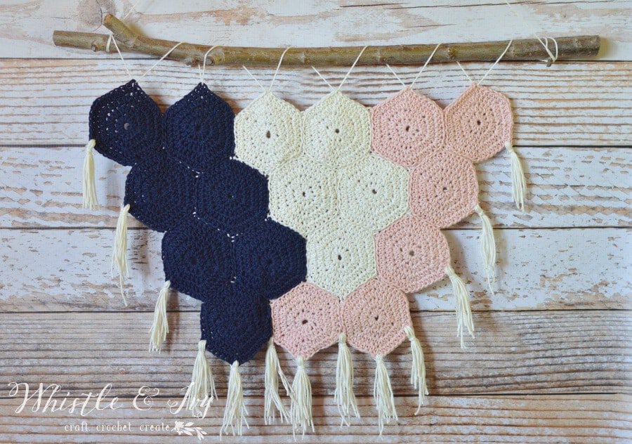 Crochet Hexagon Wall Hanging - Make this fabulous boho wall hanging with this tutorial. 