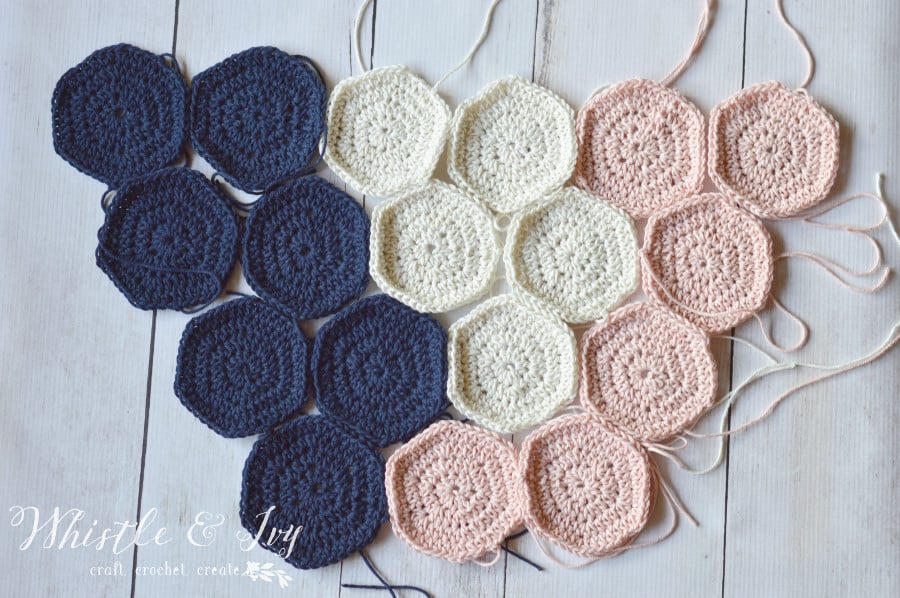 Crochet Hexagon Wall Hanging - Make this fabulous boho wall hanging with this tutorial. 