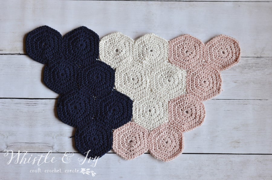 Crochet Hexagon Wall Hanging - Make this fabulous boho wall hanging with this tutorial. 