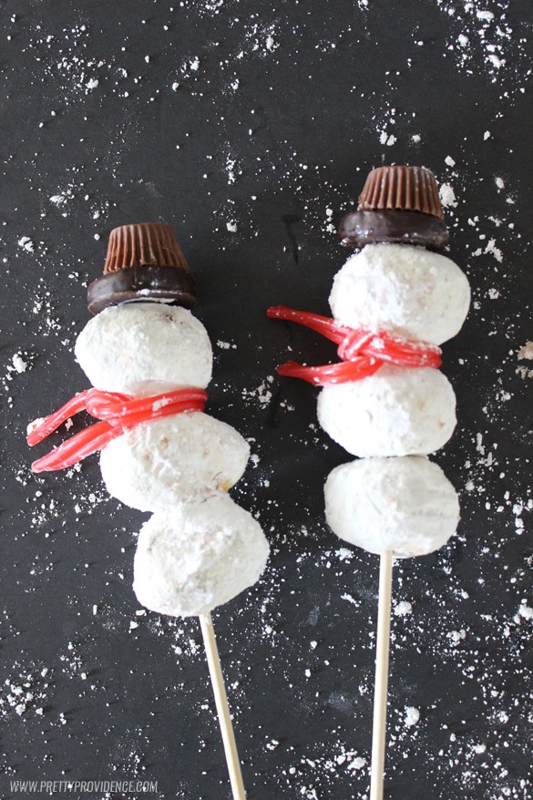 These easy snowman kebabs are beyond adorable! Your little ones will love you for this delicious winter treat! Gotta love festive AND easy!