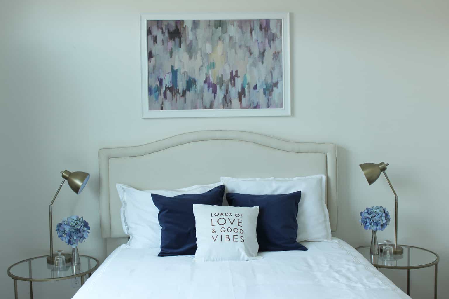 I am in love with this clean and classy guest bedroom makeover! Definitely wanting a few of these pieces for my house! 