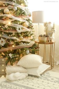 I am in love with this whimsical precious metals Christmas tree! Doesn't it just make you want to curl up with a blanket and watch lights dance for hours? Click through for how to's and more images!