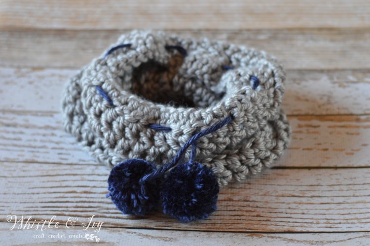 Quick and Easy Chunky Pom-Pom Cowl - Get the free and easy crochet pattern for this fab and cozy pom-pom cowl. 