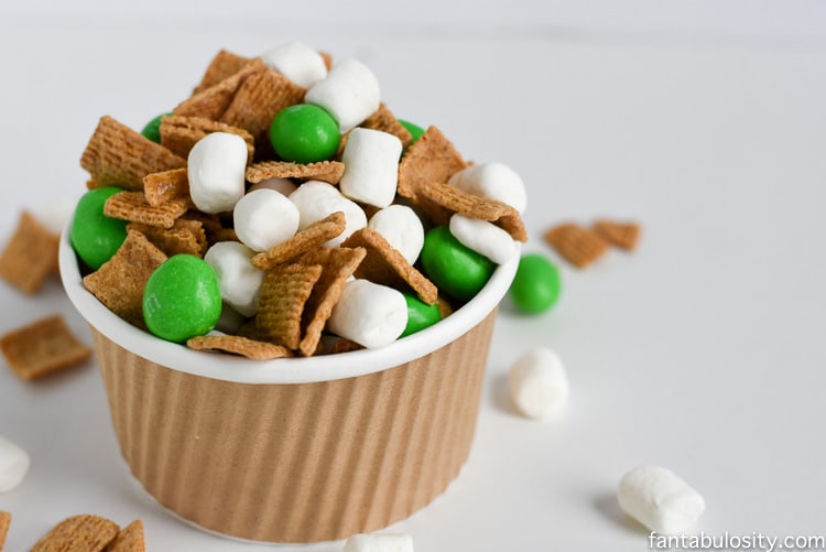 This looks so easy!! St. Patrick's Day Trail Mix