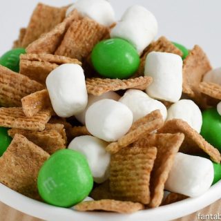 This looks so easy!! St. Patrick's Day Trail Mix
