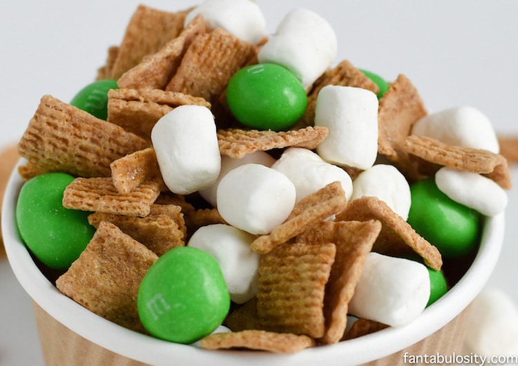 This looks so easy!! St. Patrick's Day Trail Mix