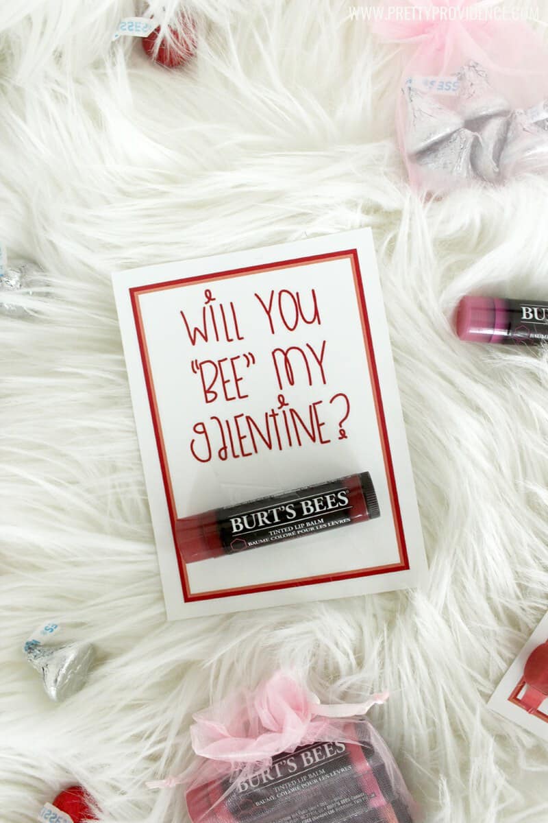 How fun are these free printable Burt's Bees Valentines? So fun for giving a gift to your friends and loved ones that they will actually use! 