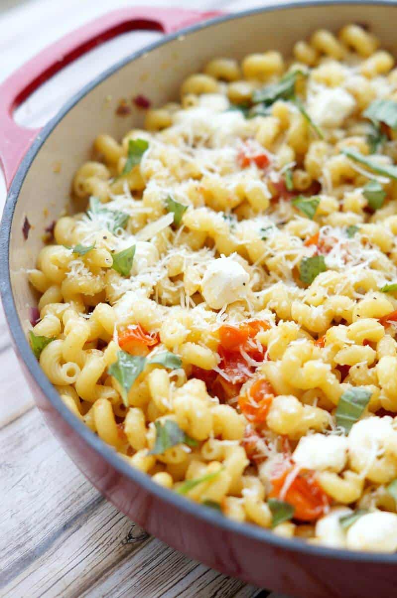 Roasted Tomato Caprese Pasta 