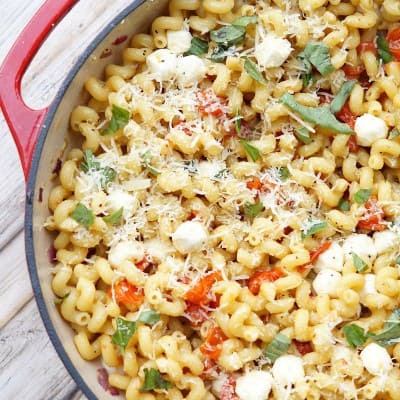 Roasted Tomato Caprese Pasta