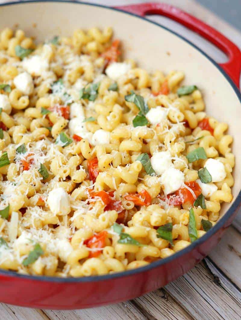 Roasted Tomato Caprese Pasta 