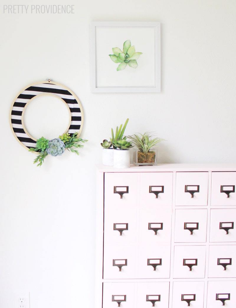 Easy DIY modern wreath with stripes and succulents 