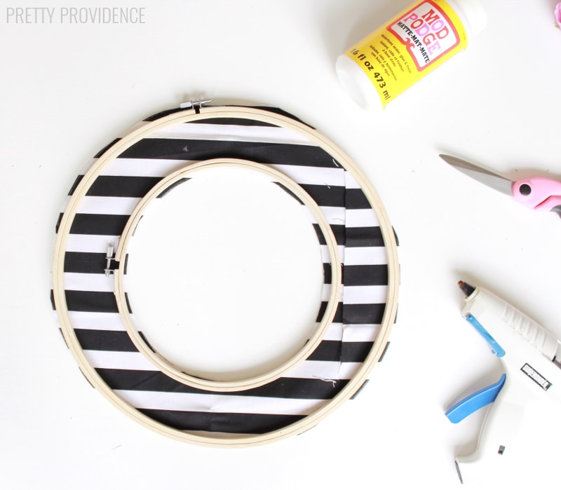 Easy DIY modern wreath with stripes and succulents 