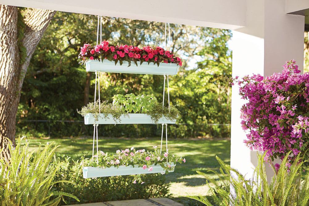 Okay seriously? How adorable is this DIY hanging gutter planter??! So cheap to make, too! Can't wait to try it out. 