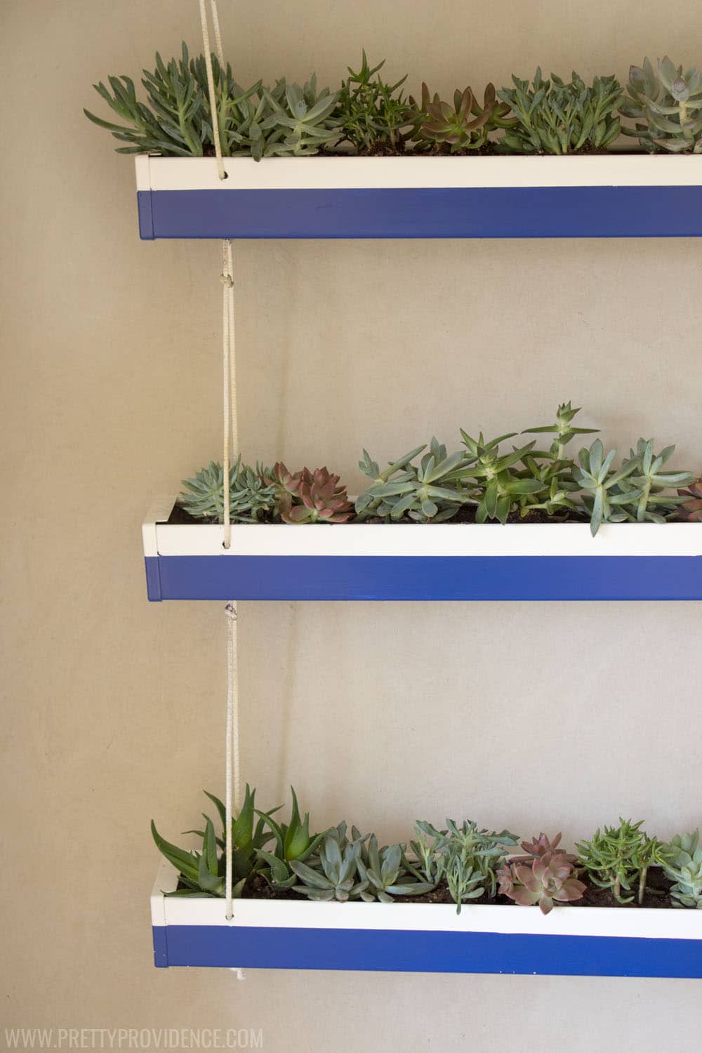 Okay seriously? How adorable is this DIY hanging gutter planter??! So cheap to make, too! Can't wait to try it out. 