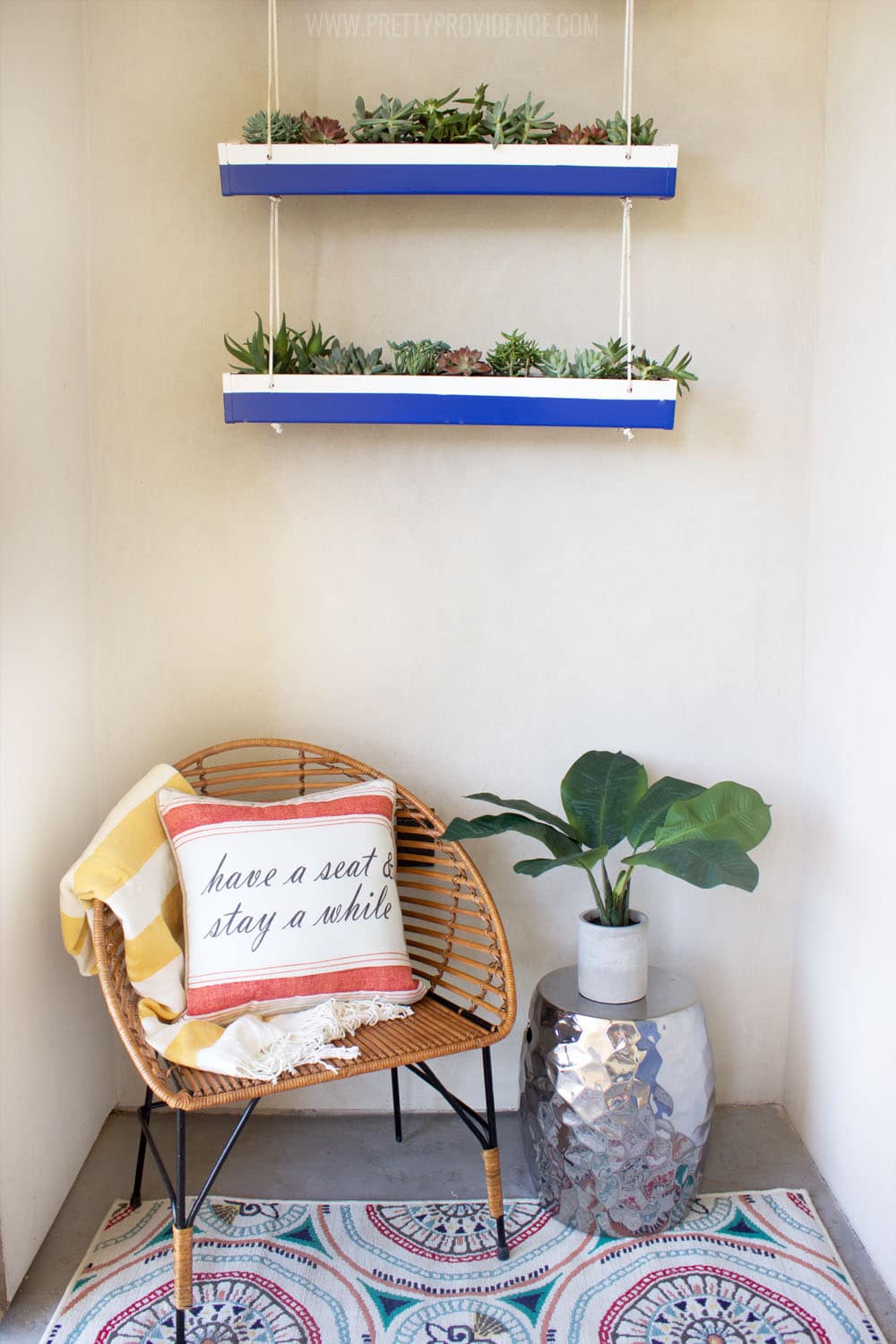 Okay seriously? How adorable is this DIY hanging gutter planter??! So cheap to make, too! Can't wait to try it out. 