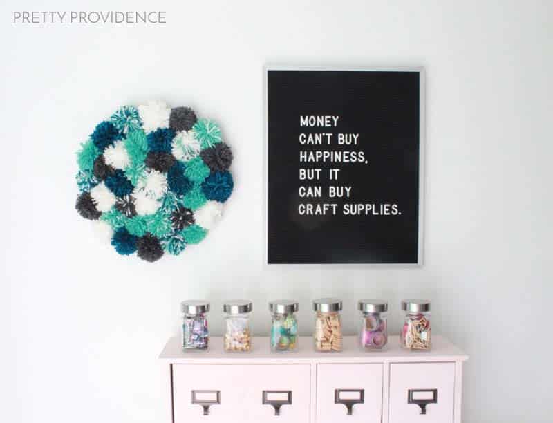 DIY Pom Pom Wall Decor! SUPER FUN right?!? I love this! 