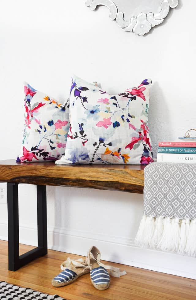 Love these NO SEW envelope pillows from Sugarandcloth.com! 