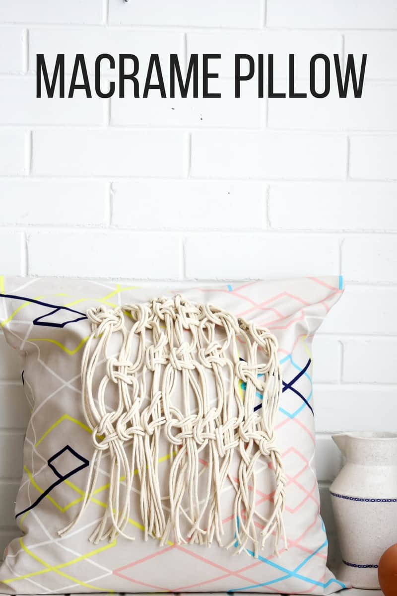 I love this macrame pillow. I am so excited to give this one a try. Macrame looks so fun and you can customize it almost anything! 
