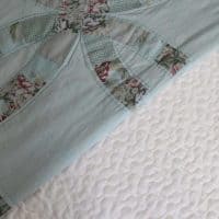 How to dye a quilt - perfect for old dingy quilts that you LOVE but just need a refresh!