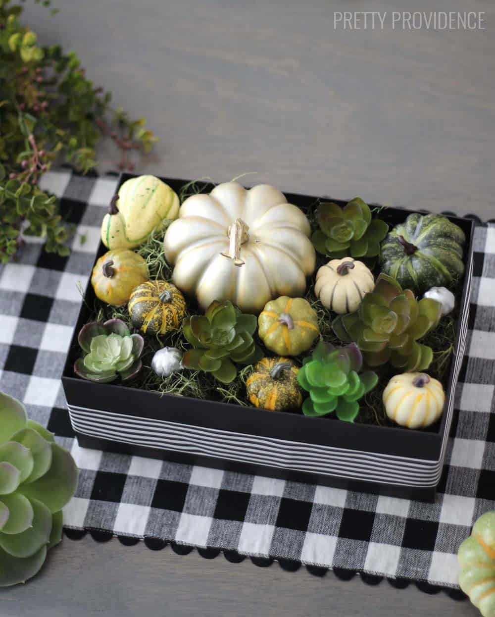 PERFECT fall centerpiece - for Thanksgiving!? Love the succulents and pumpkins! 