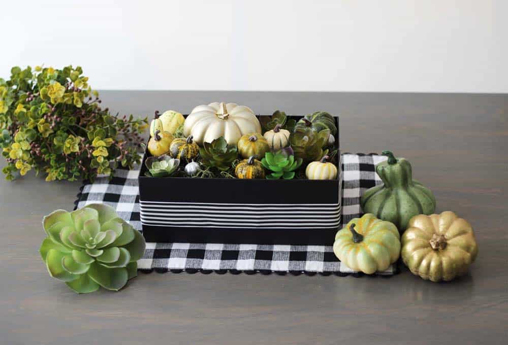 PERFECT fall centerpiece - for Thanksgiving!? Love the succulents and pumpkins! 