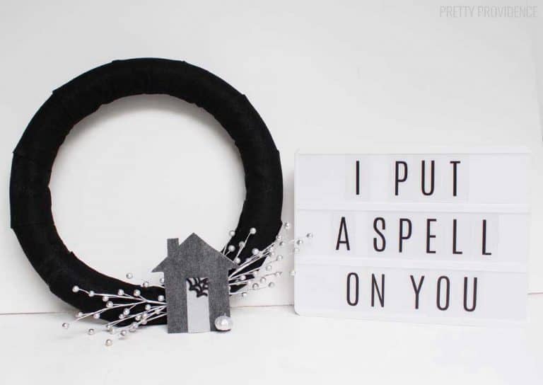 I love this cute, modern haunted house wreath for Halloween!