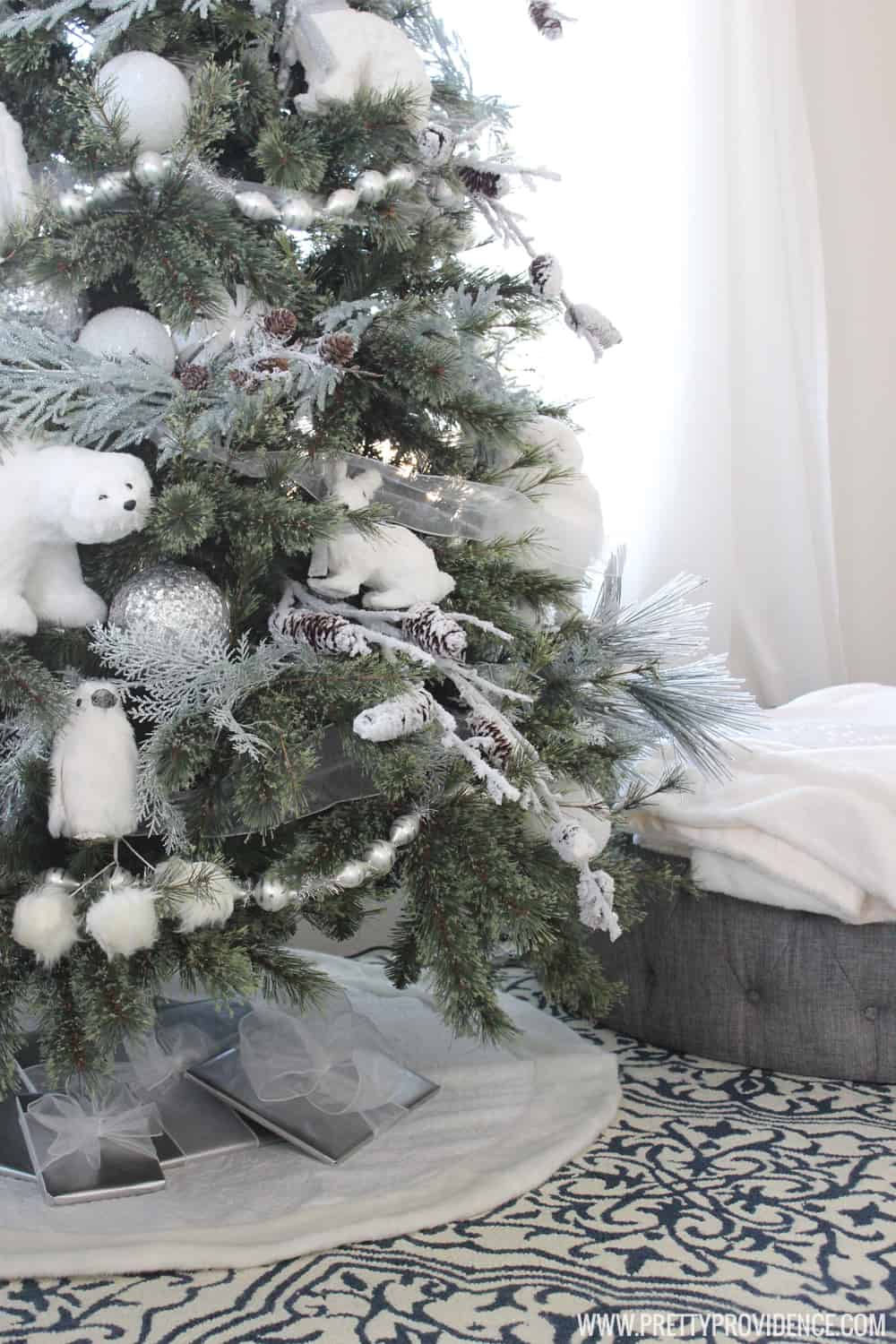 Totally in love with this woodland creatures dream tree! So fun for the kids, and still beautiful for me! 