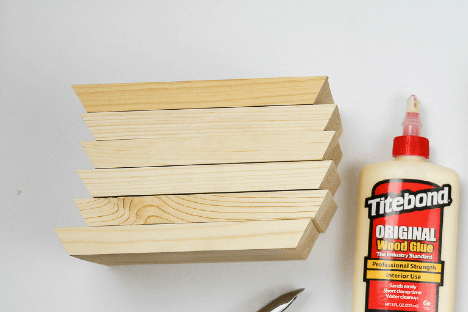 I love this modern DIY hexagon shelf! It looks easy to make and would be perfect for my house! 