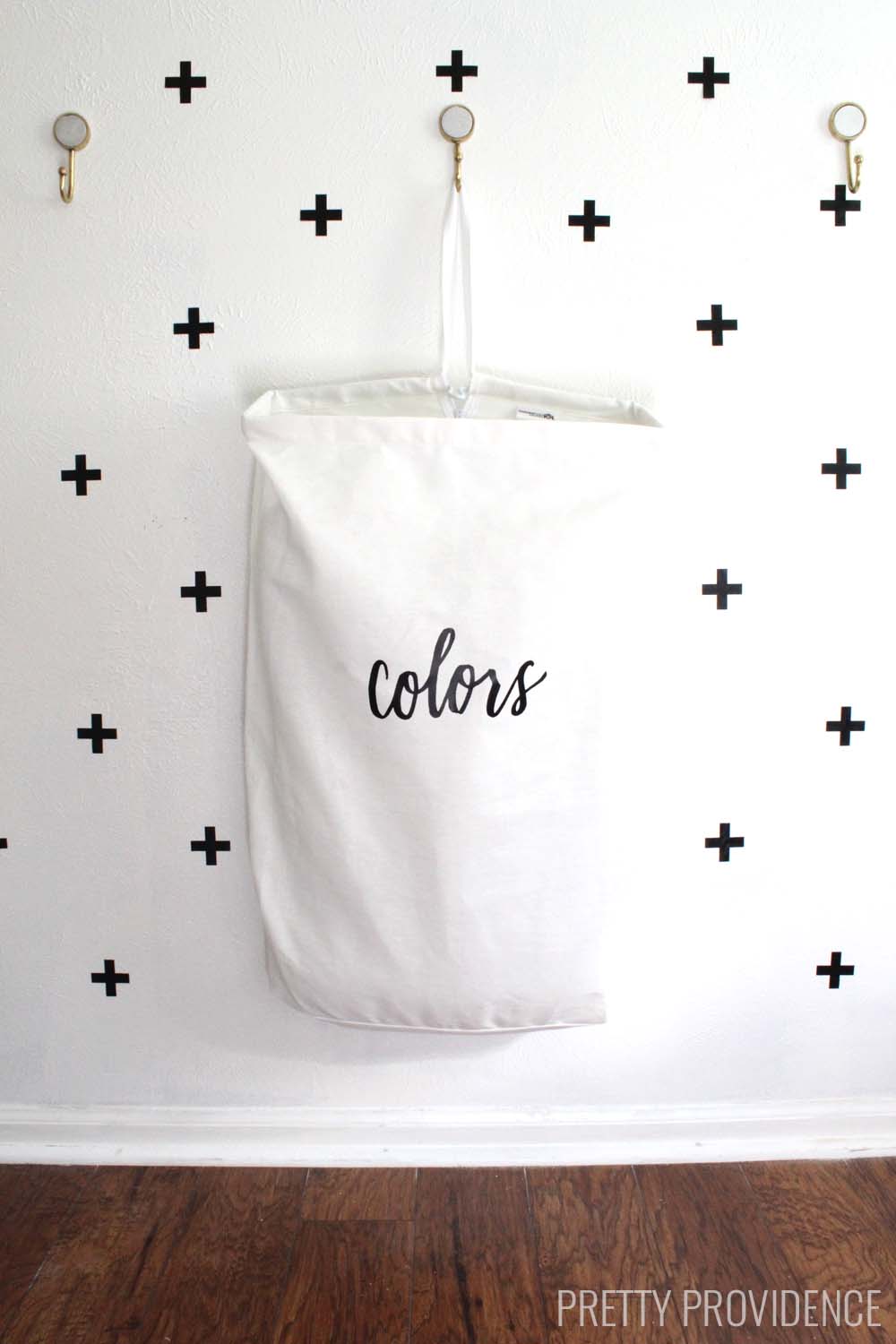 I love this space-saving laundry organization idea! The bag labels are so pretty too!