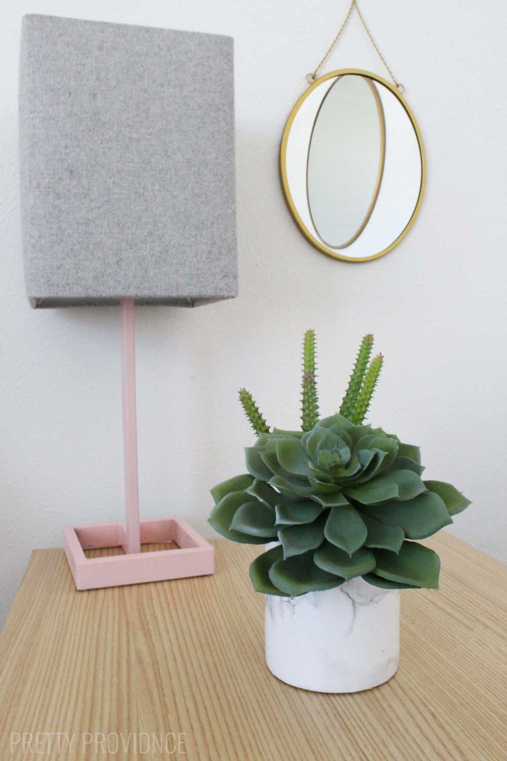 Love this bright and happy bedroom - totally has a Palm Springs feel and I'm loving the pops of pink! 