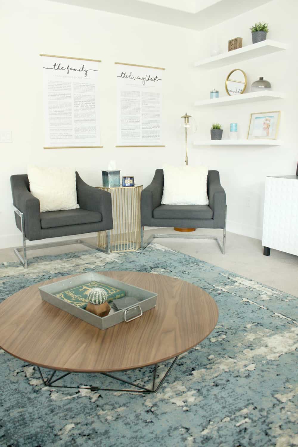 I'm totally in love with this cozy, modern living room space! It makes the most out of the size, and pairs looks and functionality so well! Great prices, too! 