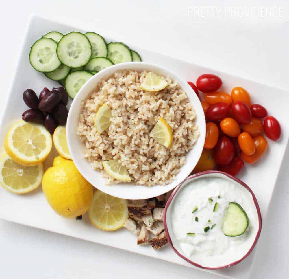 These healthy greek chicken bowls are SO AMAZING! They make eating healthy so much easier! 