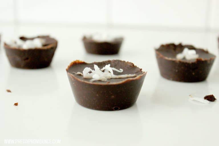 Absolutely amazing guilt free dark chocolate fudge! Can be made vegan, paleo or sugar free! Tastes just like a dark chocolate truffle- perfect melt in your mouth texture! You won't regret trying out this one!