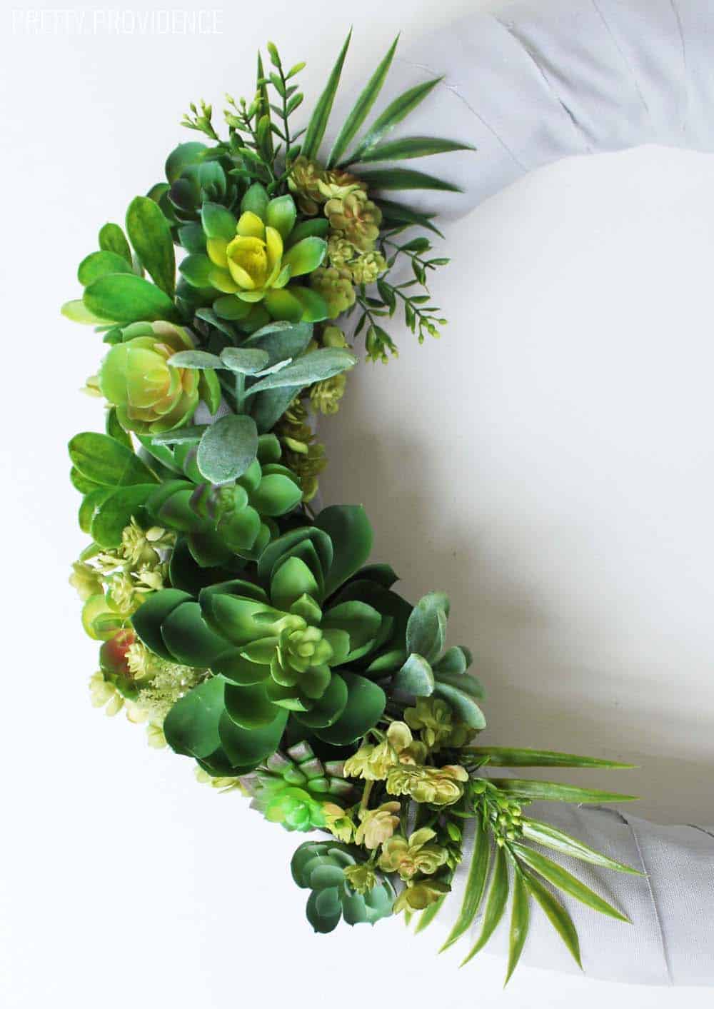 I love this easy, neutral succulent wreath!