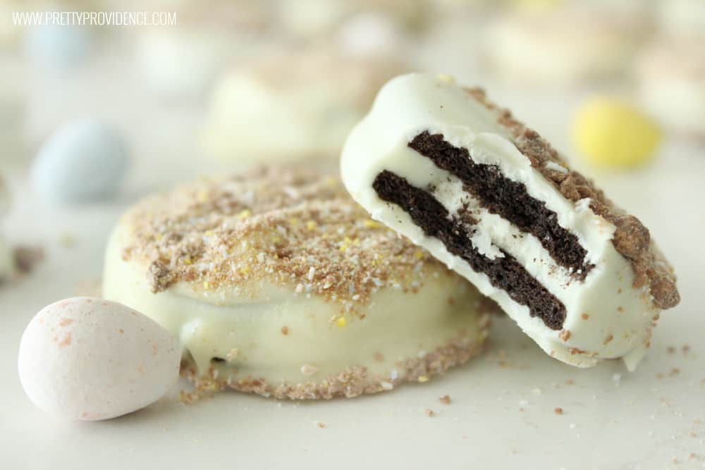 These white chocolate cadbury covered oreos are WHAT DREAMS ARE MADE OF!!! But seriously though, best treat ever! Perfect to bring to your Easter gatherings or to use up those Cadbury eggs that the Easter Bunny brings!