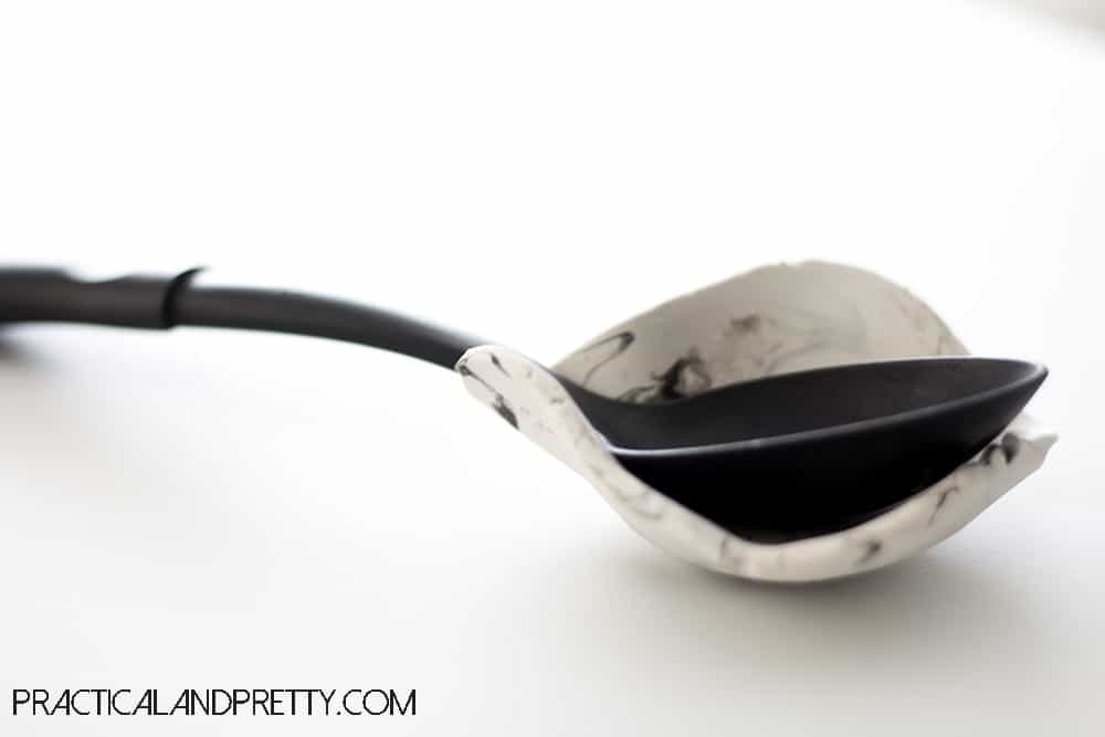 This spoon rest looks like an art piece in your kitchen! It is so simple yet functional.