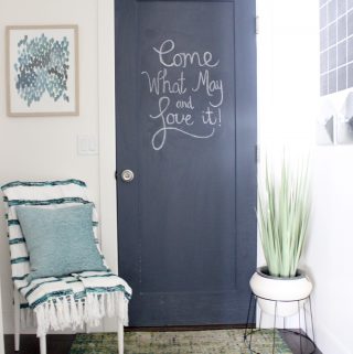 How to paint a chalkboard door! I love this super easy tutorial! So fun for a mudroom, too!