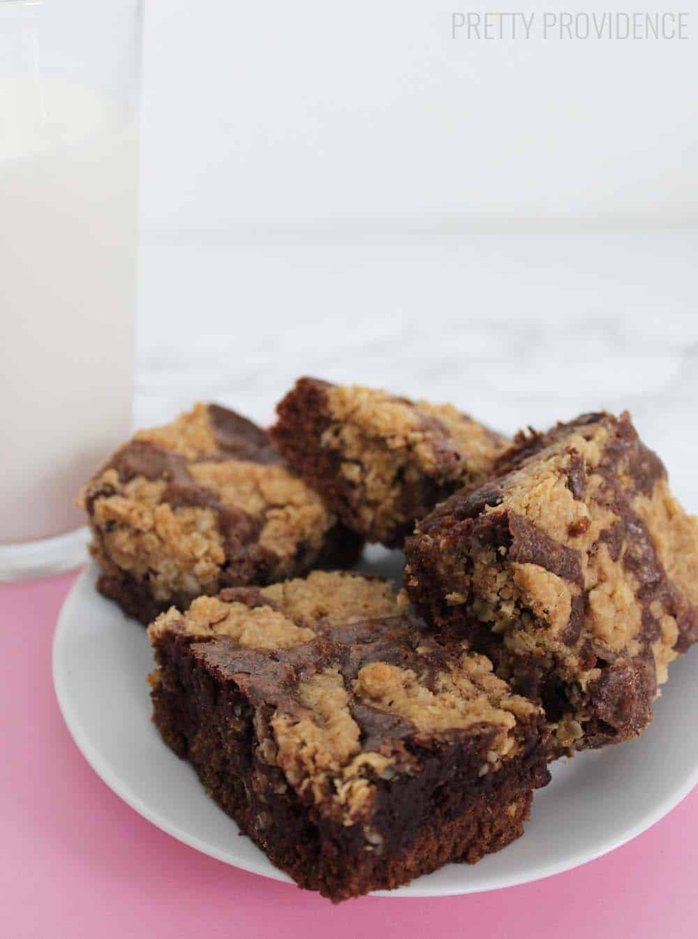 These oatmeal cookie brownies are TO DIE FOR! The perfect combo of both an oatmeal chocolate chip cookie and a brownie! 