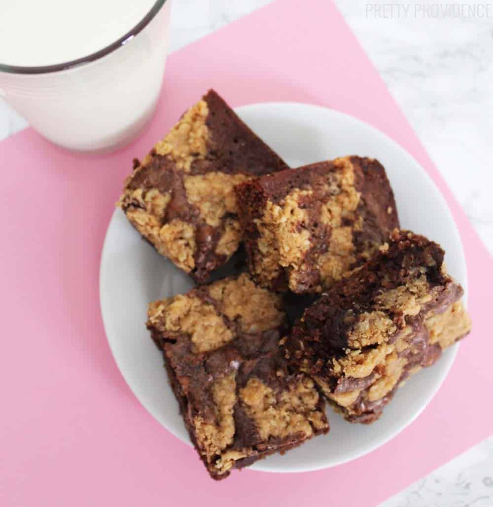 These oatmeal cookie brownies are TO DIE FOR! The perfect combo of both an oatmeal chocolate chip cookie and a brownie! 