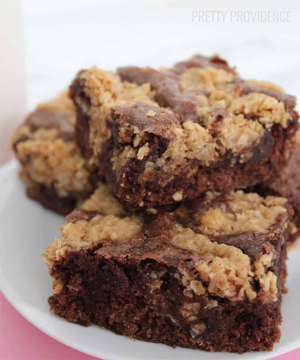 These oatmeal cookie brownies are TO DIE FOR! The perfect combo of both an oatmeal chocolate chip cookie and a brownie! 