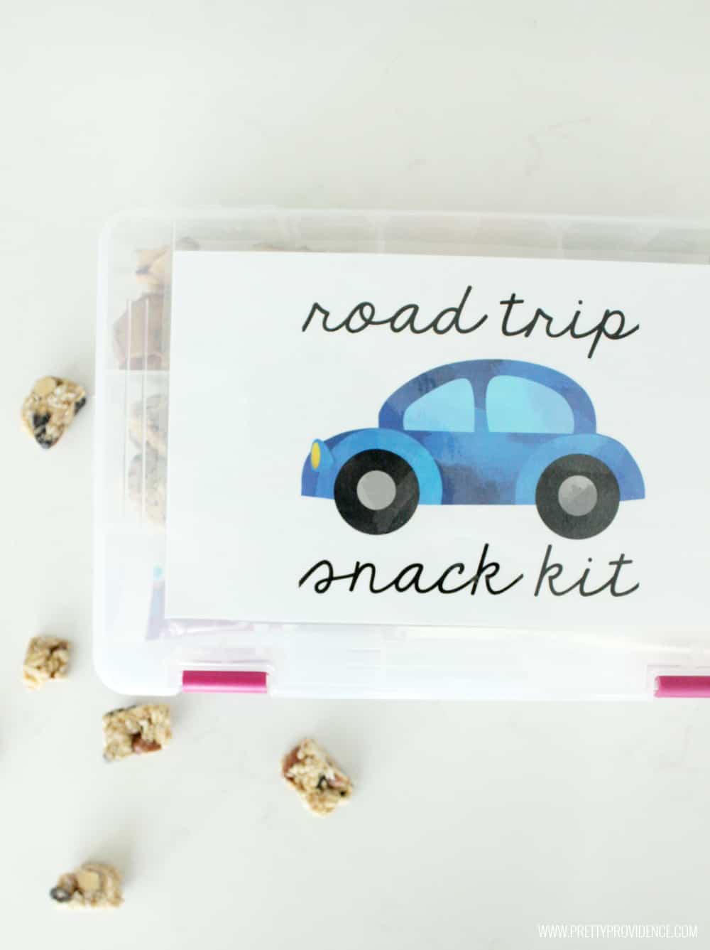 These road trip snack kits are pure GENIUS! Seriously how have I not thought of this before? Perfect for older kids on road trips so moms not constantly turning around! 