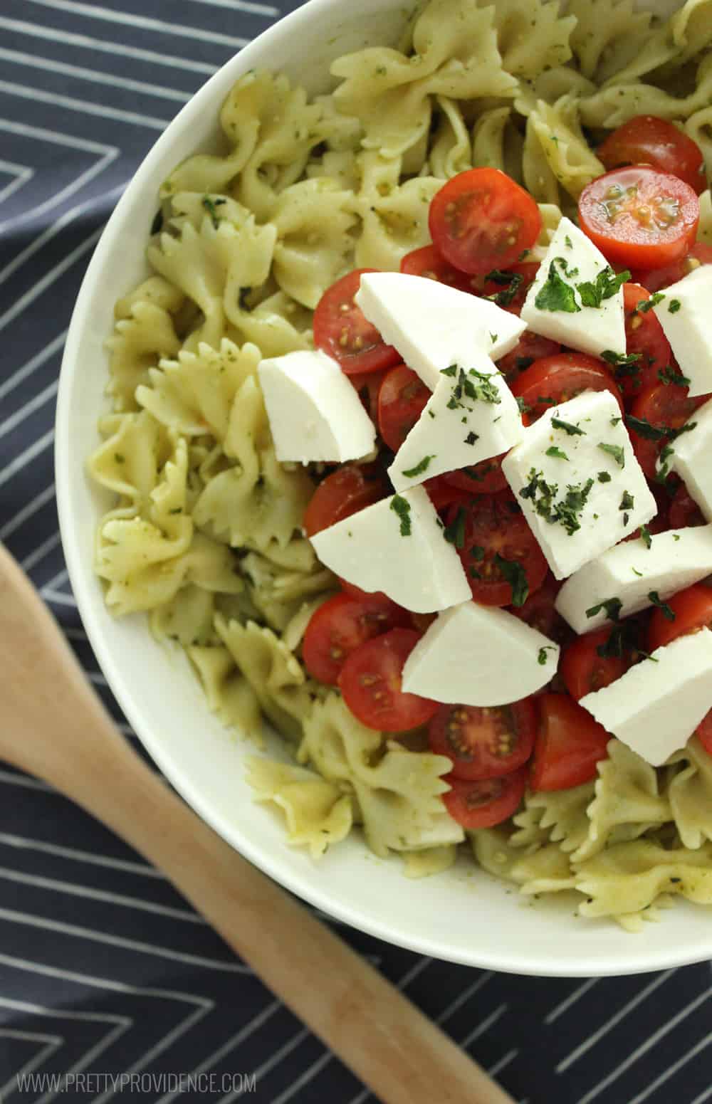 Bruschetta pasta salad! The perfect side dish for any bbq or get together! Or make a big batch and eat it all week for lunch! 