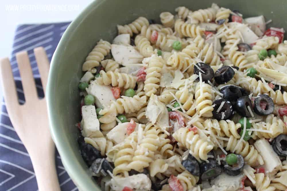 Delicious Summer pasta salad! If you are looking for a delicious, unique and flavorful pasta salad, look no further! Th perfect pasta salad for summer! 